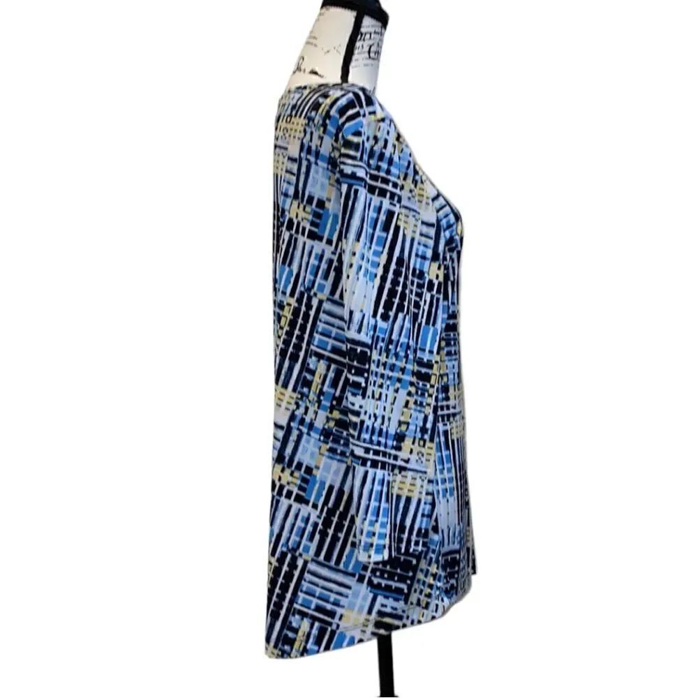 Rafaella Women’s Geometric Pattern Asymmetrical Hem Popover Top PM - Picture 4 of 10